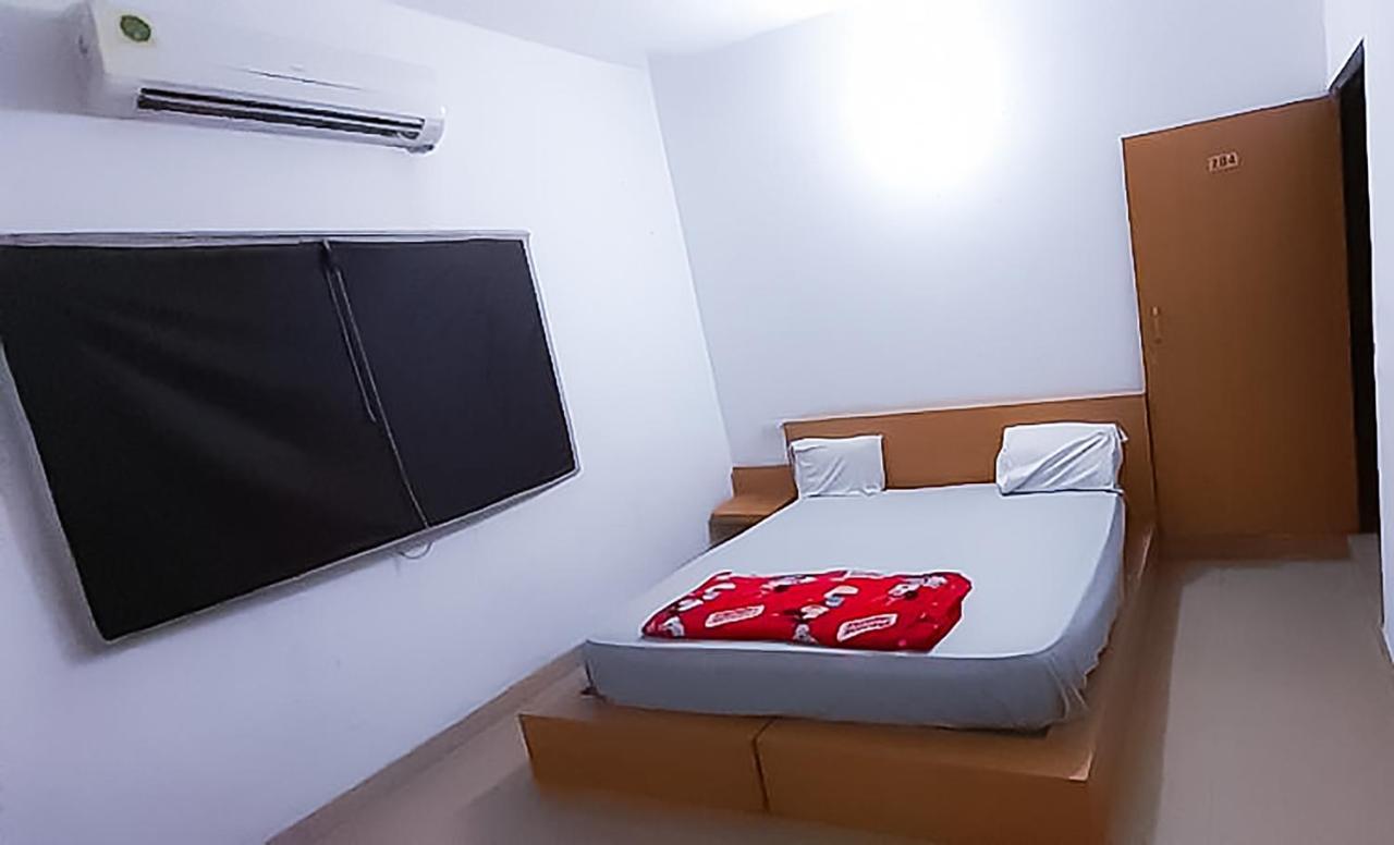 Roomshala 110 Hotel Mulaqaat - Shiv Nadar University Dadri Exterior photo